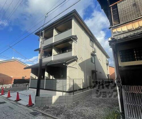 京都府京都市下京区西新屋敷下之町  3階建