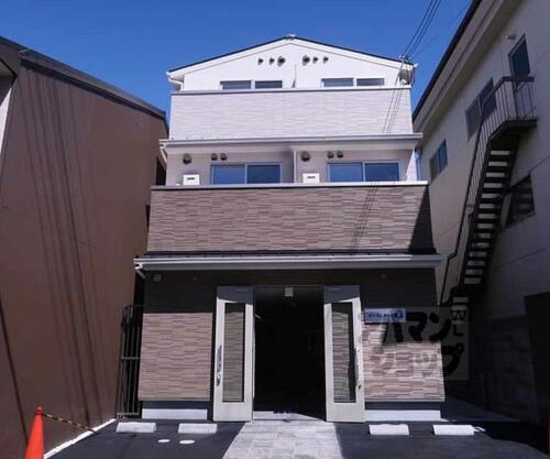 京都府京都市東山区本町９丁目 築1年5ヶ月 3階建