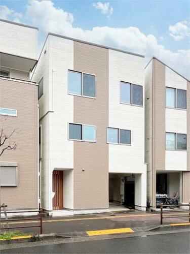 東京都足立区千住５丁目 3階建