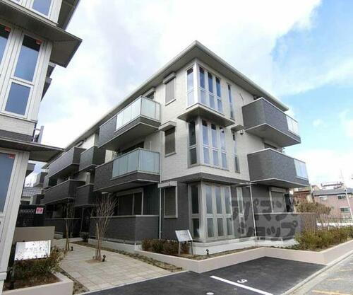 京都府京都市右京区太秦安井水戸田町 3階建