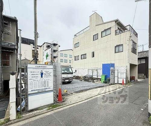 京都府京都市中京区新シ町通御池下る大文字町  3階建