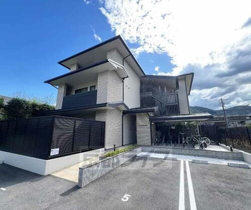 京都府京都市右京区嵯峨天龍寺造路町 築2年3ヶ月 3階建