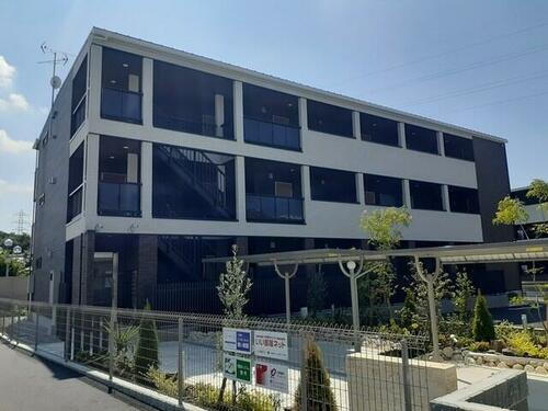 シャルモン深野　Ｅａｓｔ 3階建