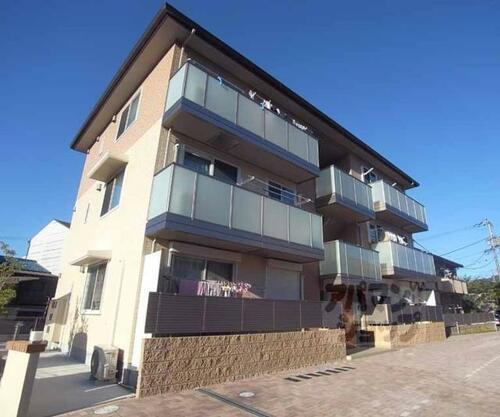 京都府京都市山科区川田中畑町 3階建