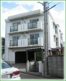 兵庫県宝塚市大吹町 3階建