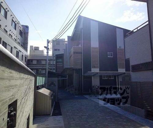 京都府京都市山科区竹鼻四丁野町 2階建
