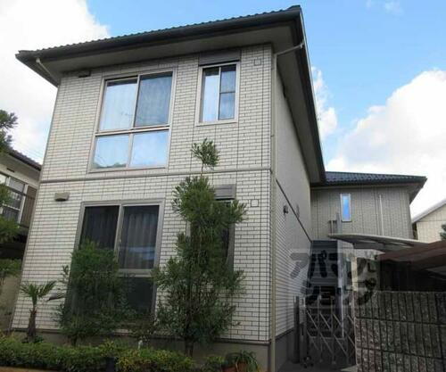 京都府京都市山科区竹鼻西ノ口町 2階建