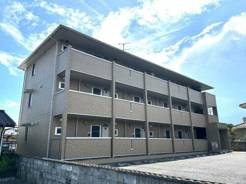 福島県いわき市泉玉露１丁目 3階建