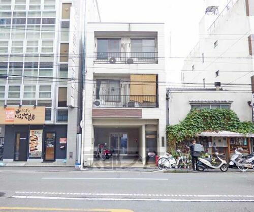 京都府京都市上京区丸太町通智恵光院西入中務町 築42年10ヶ月 3階建