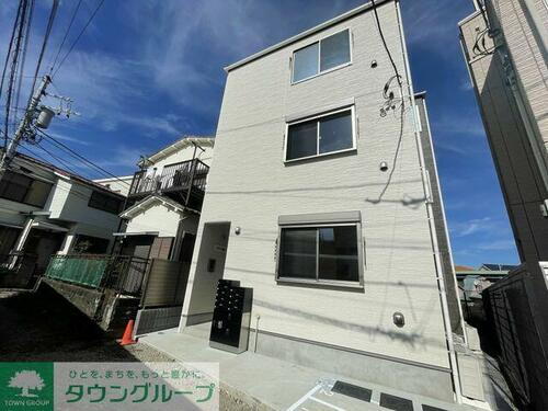 神奈川県横浜市南区三春台  3階建