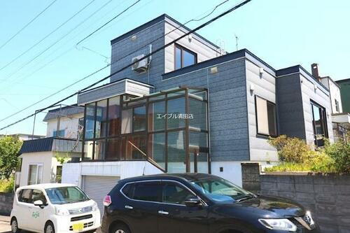 北海道札幌市清田区清田七条３丁目 3階建