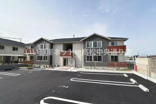 香川県高松市新田町甲 賃貸アパート