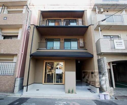 京都府京都市中京区大宮通三条下る三条大宮町 築4年2ヶ月 3階建