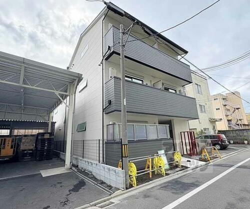 京都府京都市下京区西七条東八反田町  3階建