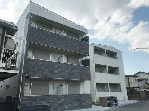 兵庫県尼崎市東園田町６丁目 3階建