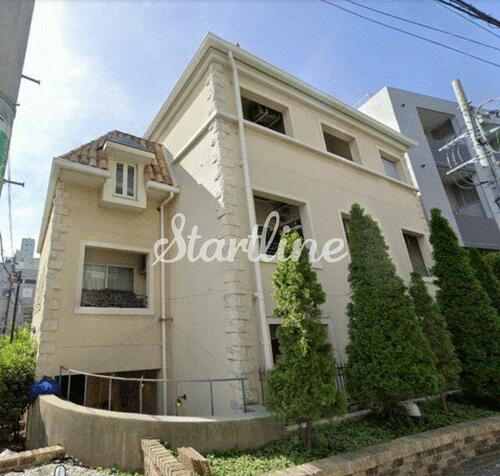 サンバレー原宿 3階建
