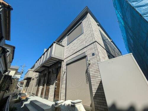 兵庫県加古川市加古川町中津  2階建