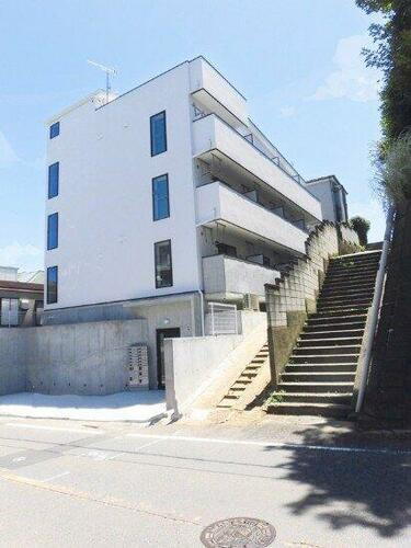 神奈川県横浜市鶴見区東寺尾３丁目 地上3階地下1階建