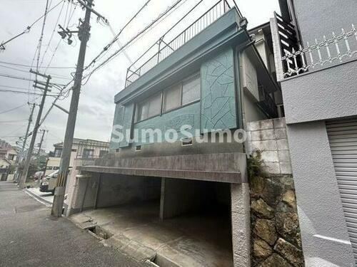 落ち着いた雰囲気の外観です