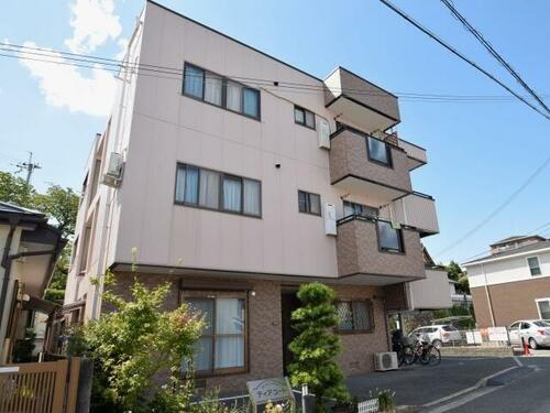 兵庫県宝塚市鹿塩１丁目 3階建