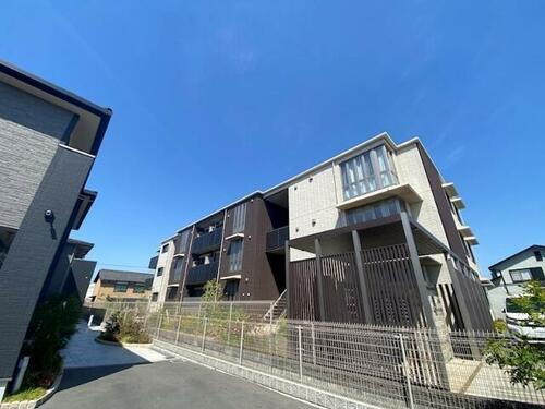 兵庫県姫路市飾磨区構３丁目 3階建