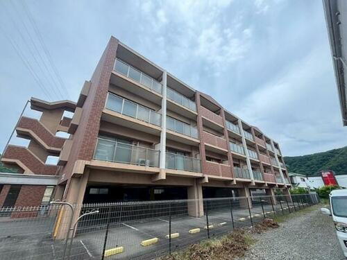兵庫県姫路市砥堀 4階建