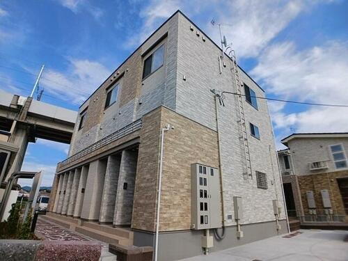 福島県福島市方木田字辻  3階建