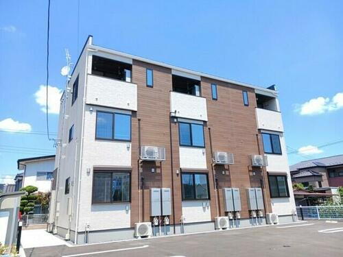 福島県福島市吉倉字谷地  3階建