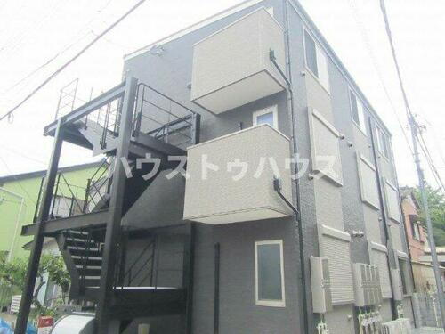 東京都足立区本木西町 築5年4ヶ月 3階建