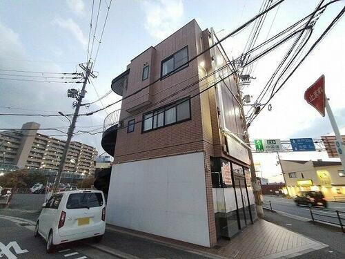 大阪府箕面市牧落５丁目 築31年9ヶ月 3階建