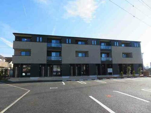 東京都八王子市中野山王１丁目 築4年1ヶ月 3階建