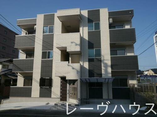福岡県福岡市東区三苫５丁目 3階建