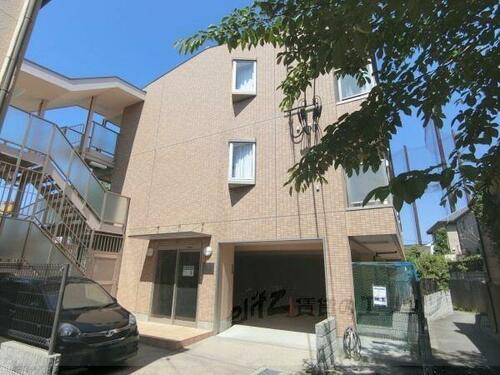 プラスコート西豊川 3階建