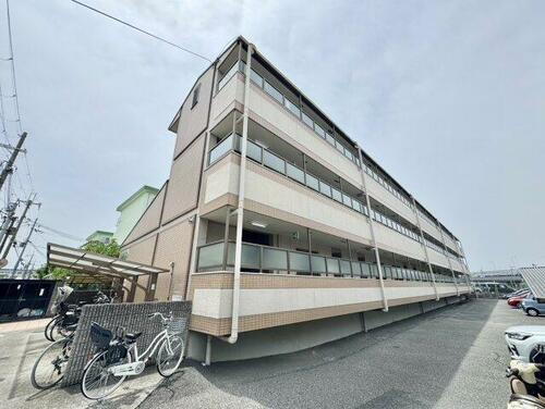 ロイヤルハイツ一津屋 3階建