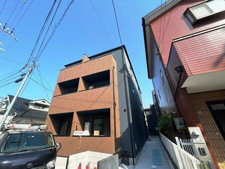 兵庫県尼崎市杭瀬寺島１丁目 3階建
