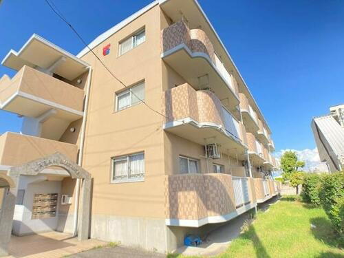 アーバン鈴木 3階建