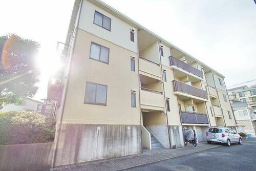 楠ホームズＡ棟 3階建