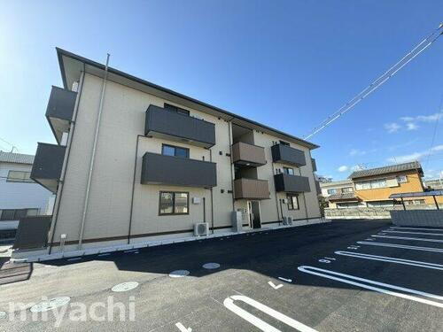 徳島県徳島市北田宮４丁目 築1年10ヶ月 3階建