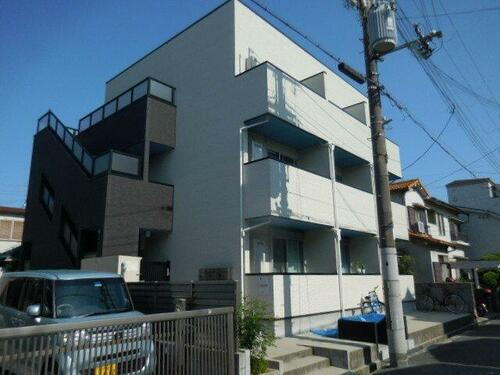 兵庫県尼崎市東園田町２丁目 3階建