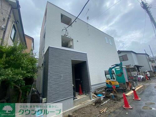 埼玉県蕨市中央３丁目 3階建