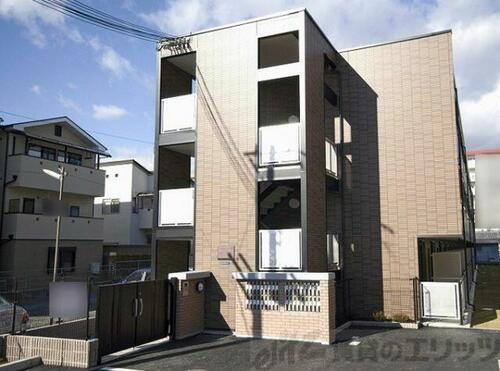 レオパレスプラスパ平田 3階建