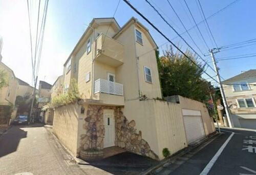 東京都目黒区中目黒３丁目 3階建