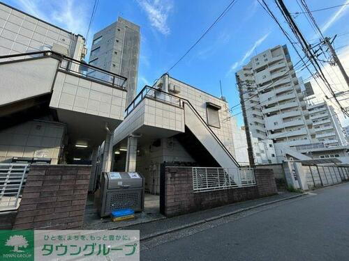 東京都世田谷区駒沢２丁目 2階建
