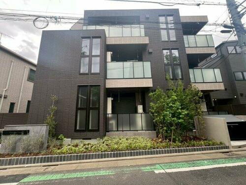 東京都世田谷区南烏山４丁目 3階建