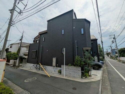 東京都目黒区柿の木坂２丁目 3階建