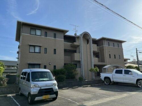 アミューズ甲東園 3階建