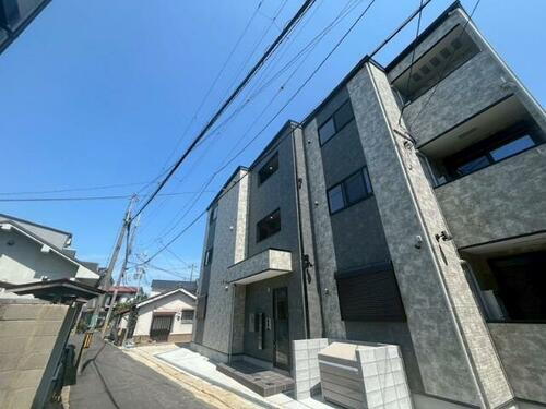 大阪府豊中市豊南町南５丁目 3階建