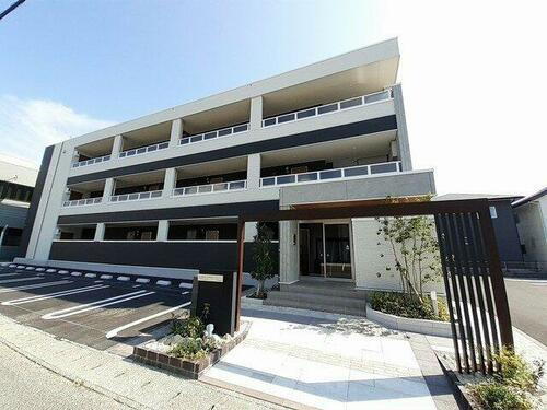 アルバス　ファースト 3階建