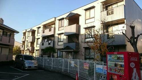 大阪府豊中市本町９丁目 3階建