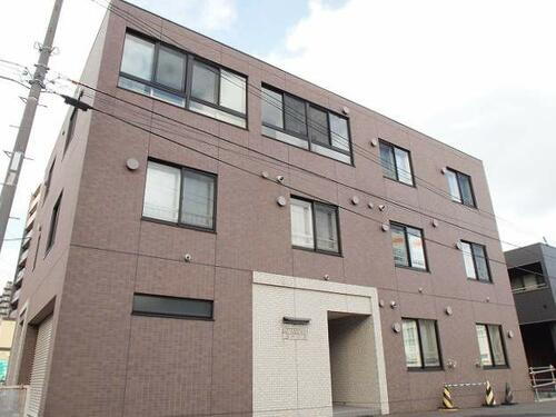 ラ・メゾン３ー１５ 3階建